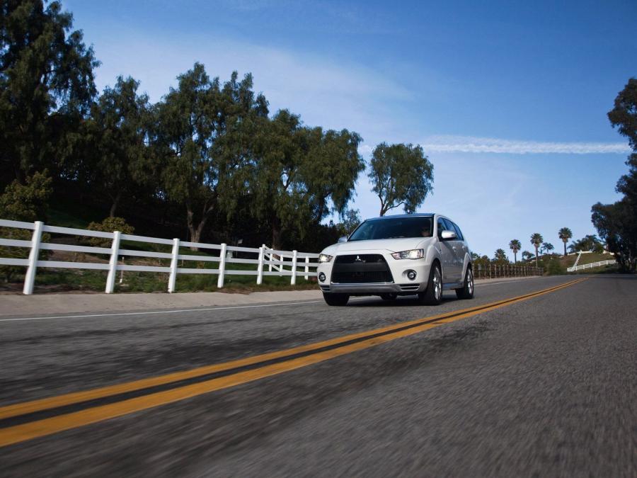  Mitsubishi Outlander GT 2010 года  (фото 27 из 91)